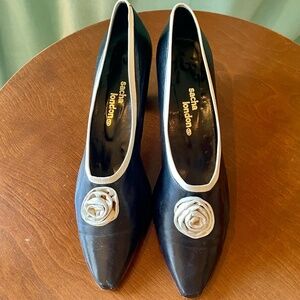 Vintage 80’s Sasha London Leather Pumps